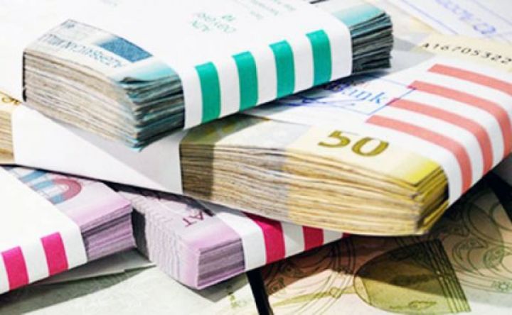 Dövriyyədə nə qədər nağd pullar var?