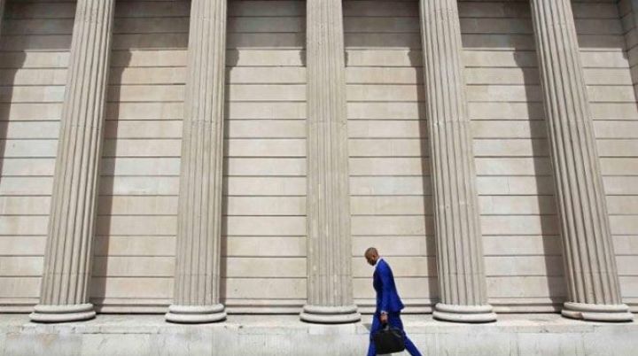 40 min bankir işini itirə bilər