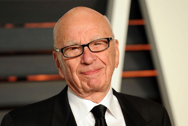 Atasından qalan qəzeti nəhəng şirkətə çevirdi və 52 milyard dollara satdı