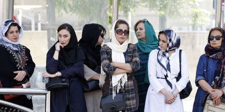 İrandan inqilab kimi paltar qərarı: Artıq qadınlar həbs olunmayacaq