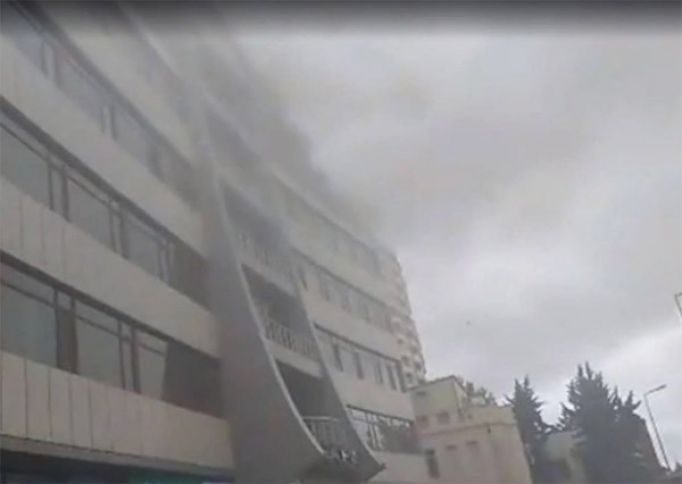 Bakıda biznes mərkəzində baş verən yanğın söndürülüb - YENİLƏNİB