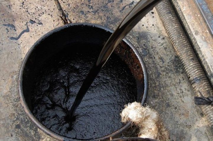 Qlobal neft hasilatı artıb - QİYMƏTLƏR DÜŞDÜ