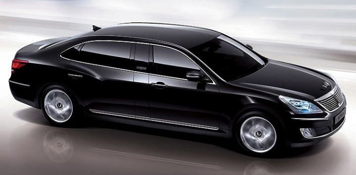 Avtomobil hərracı qızğın keçib 