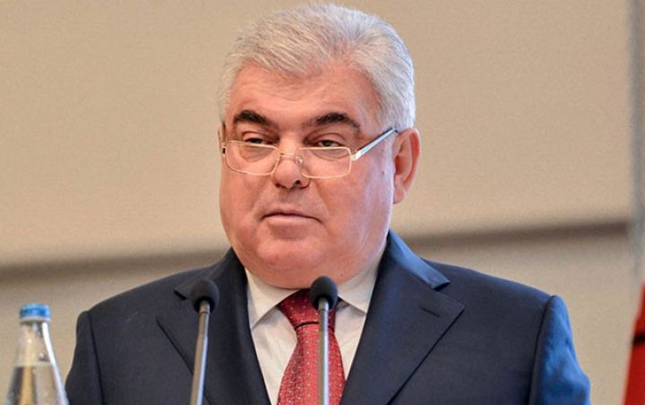 "Ziya Məmmədov evini satışa çıxarıb"