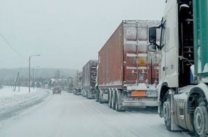 Rusiya-Gürcüstan sərhədində 120-yə yaxın yük maşını dayanıb