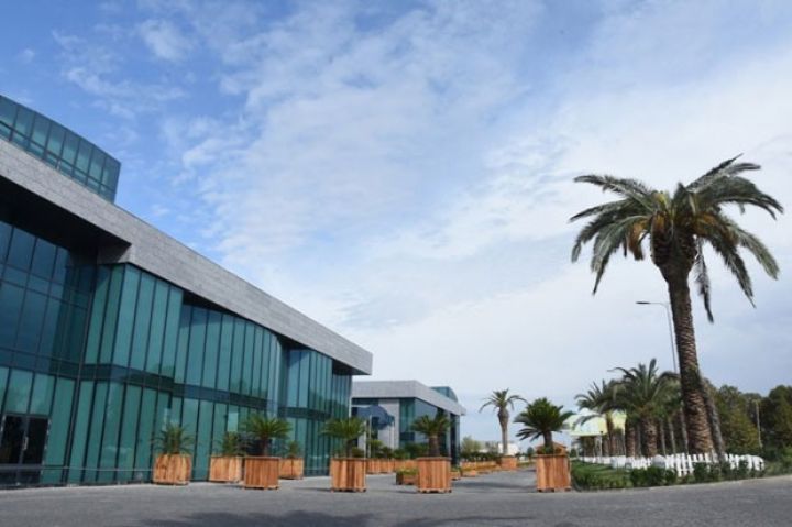 Azərbaycanda ərazisində “fast food”u da olan aqropark tikilib