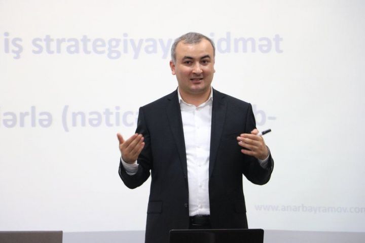 “Rəhbərdən qorxan işçi şirkəti geriyə atır” - MÜSAHİBƏ