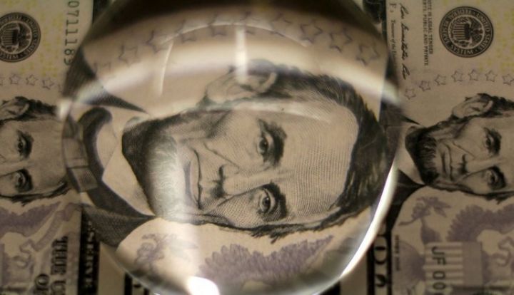 Dollar üç ilin ən aşağı səviyyəsinə düşdü