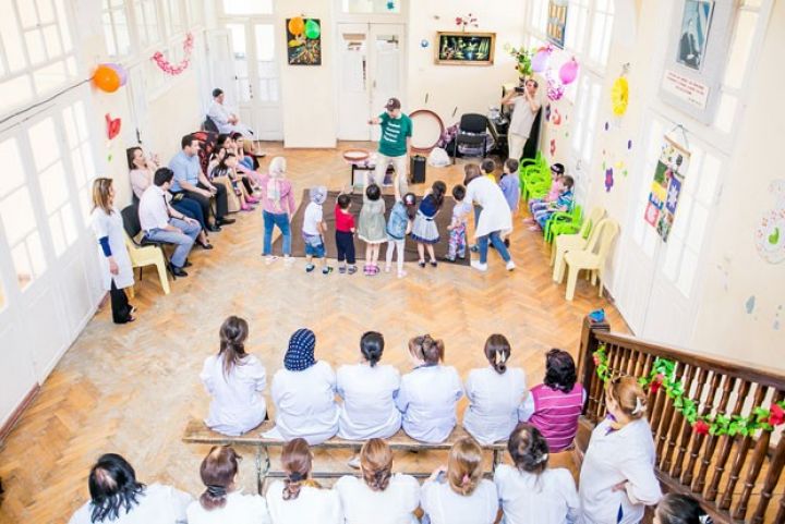 NIKOIL | Bank xeyriyyə aksiyaları keçirib