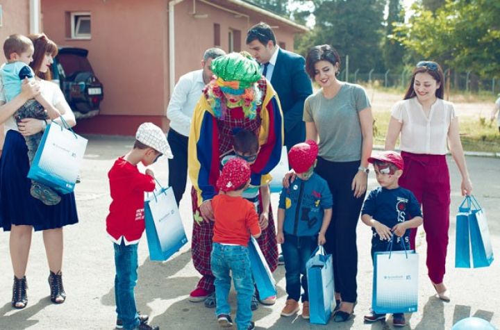 AccessBank kollektivi Gəncədəki "SOS uşaq kəndi"ni ziyarət edib