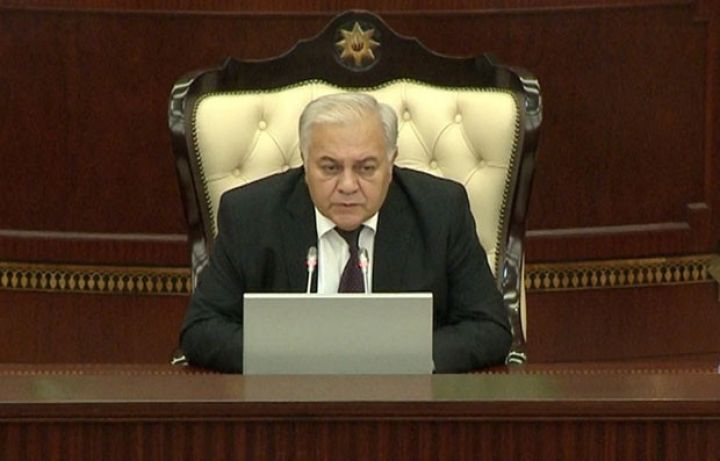 "Yol kənarındakı bəzi evlər sökülməlidir"