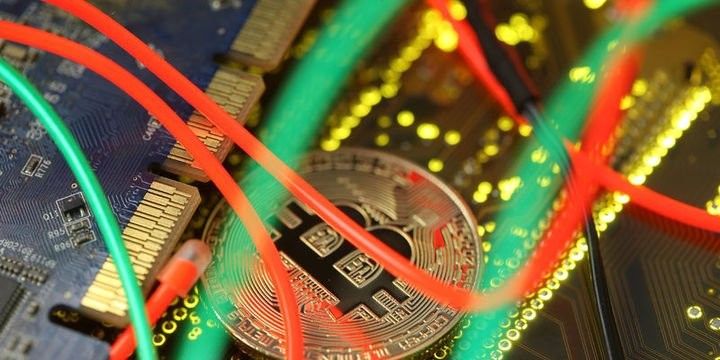 "Bitcoin-in 100 dollara düşməsi, 100 min dollara qalxması ehtimalından yüksəkdir"