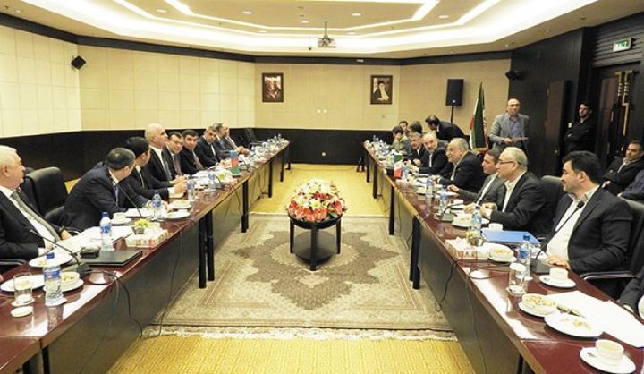 Əlaqələrin nəticəsi: İranla Azərbaycan arasında ticarət dövriyyəsi 16% artıb