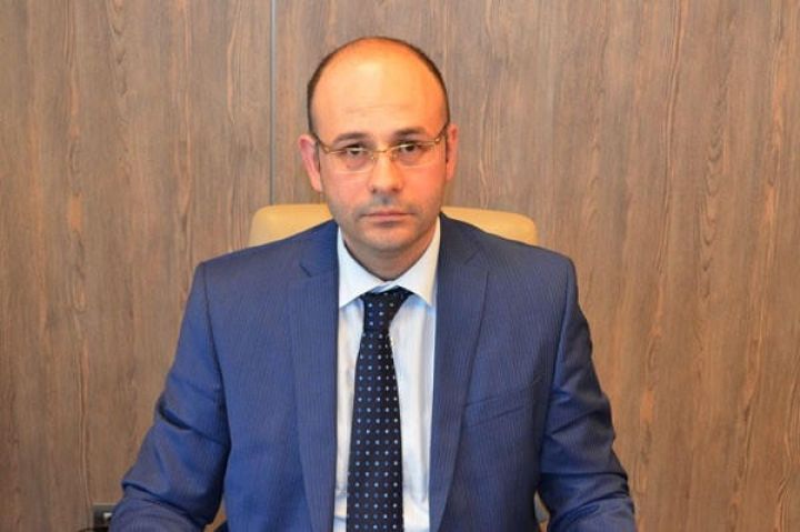 Həm zərərin içindədir, həm də şərtlə birləşə biləcəyini deyir