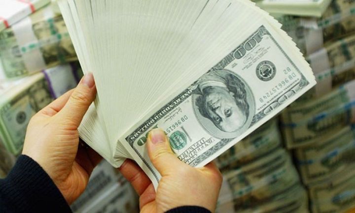 Əmanətlər üzrə dollarlaşmada kiçik azalma 