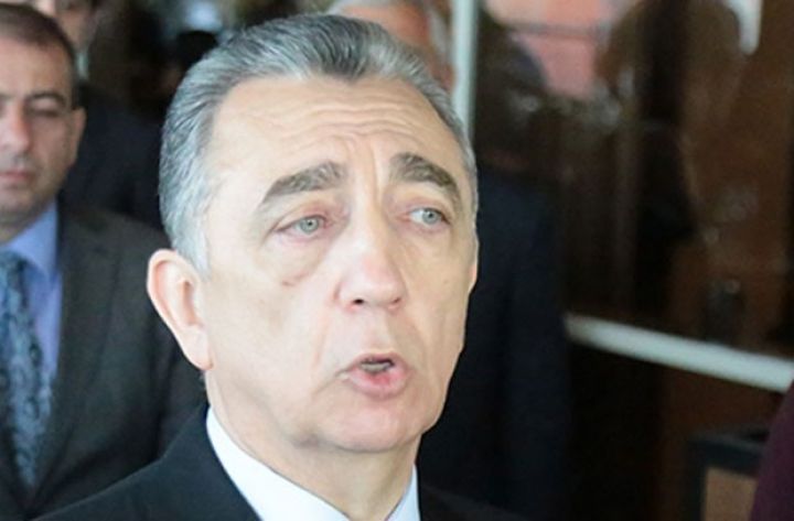 Eldar Əzizov icra başçıları ilə müşavirə keçirdi