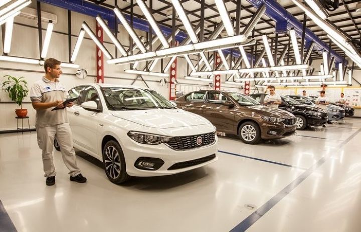 Avqustda minik avtomobilləri bahalaşıb