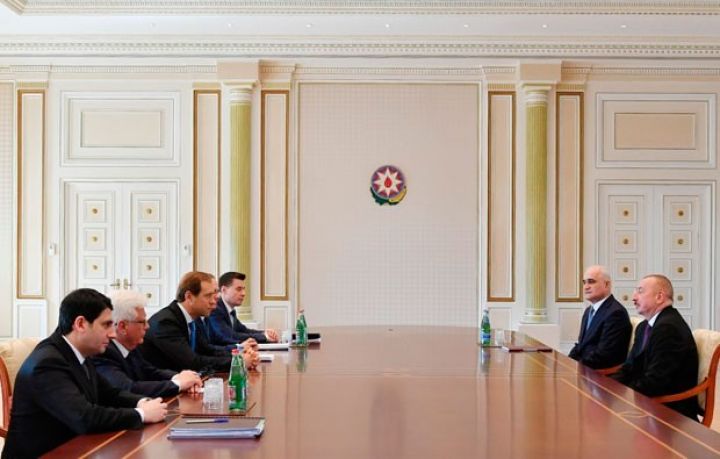 Prezident kənd təsərrüfatı texnikasının və yük vaqonlarının birgə istehsalını müzakirə edib