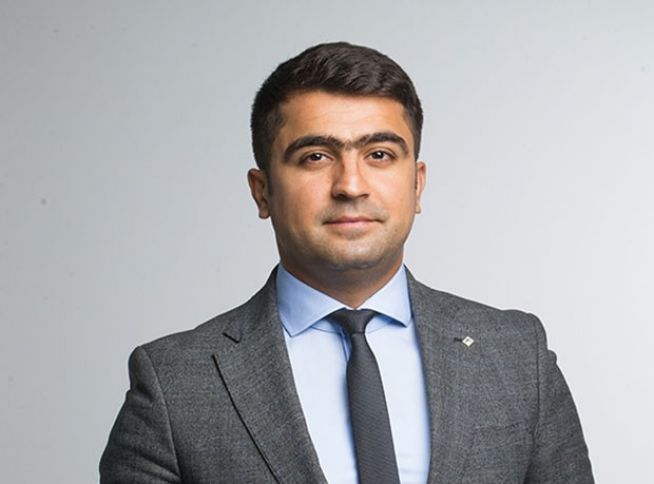 Tanınmış bankın departament rəhbəri deputat olmaq istəyir