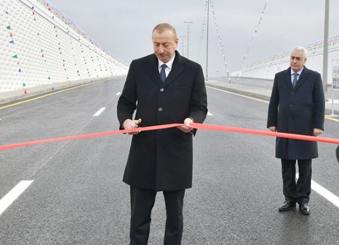 Avtomobil tunelinin açılışı olub