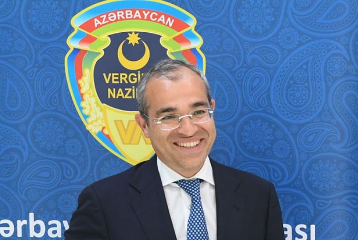 Vergilər nazirinə xüsusi rütbə verildi