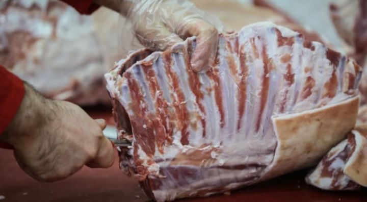 Əti süni şəkildə bahalaşdırıblar - NAZİRLİKDƏN AÇIQLAMA