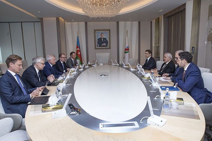  Rövnəq Abdullayev Vahid Ələkbərovla görüşüb