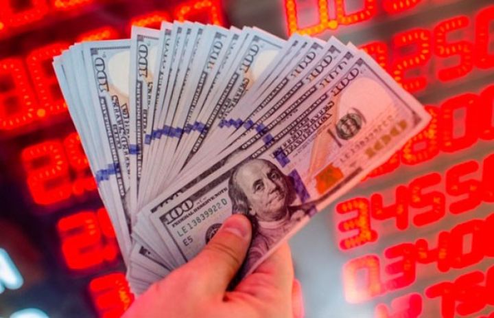 ABŞ iqtisadi göstəriciləri zəifləyir, dollar ucuzlaşır