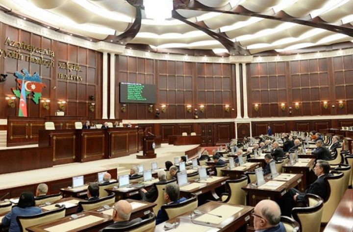 Milli Məclis 18 məsələ üçün toplaşır