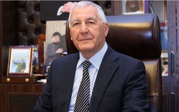 Yaşlı icra başçısının istefa ərizəsi yazdığı bildirilir