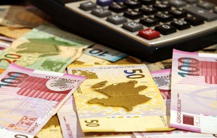 Kreditlər manatda artıb, xarici valyutada azalıb