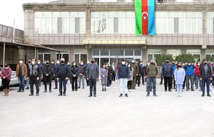 "İnci Şirkətlər Qrupu"nun kollektivi də şəhidləri bir dəqiqəlik sükutla yad edib - VİDEO