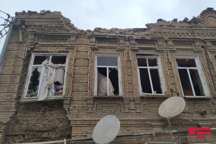 Düşmən yenidən Gəncəyə raket zərbələri endirib