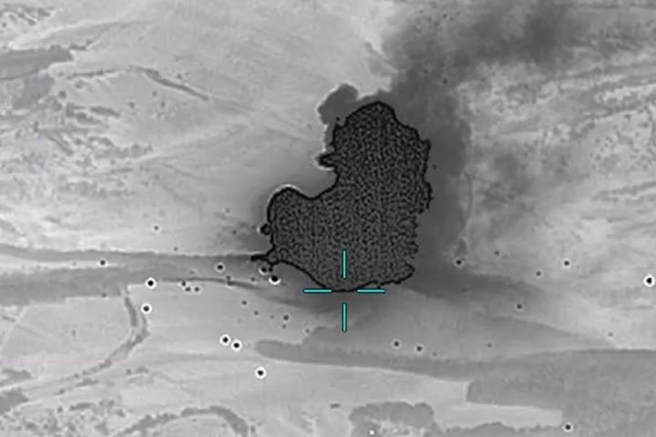 Düşmənin raket-artilleriya silahları anbarı məhv edildi – VİDEO