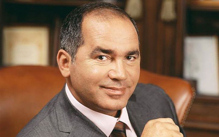 İham Əliyev milyarder iş adamını təltif etdi