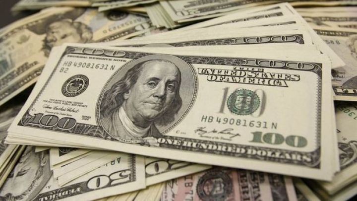 Dollar mühüm valyutalar qarşısında 4 ayın zirvəsində