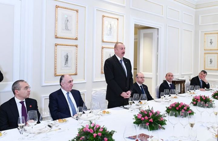 Prezident İtaliyanın ən iri şirkətlərinin rəhbərləri ilə nahar edib