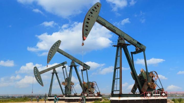 Neft üç gündür ucuzlaşır