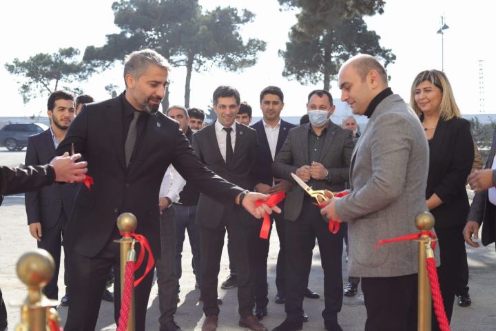 Azərbaycanın ən böyük balıq mağazası açıldı – SEÇİB ALIRSAN, TƏMİZLƏNİR, BİŞİRİLİR