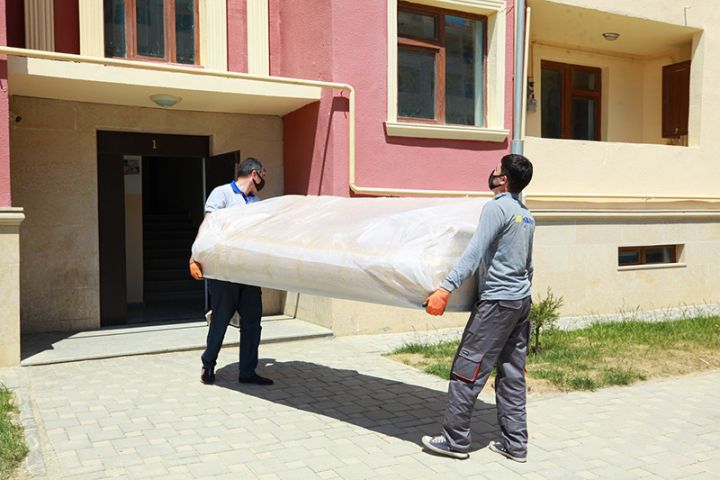 Türkiyə şirkəti Azərbaycanda şəhid və müharibə əlili ailələrinə mebellər hədiyyə edib