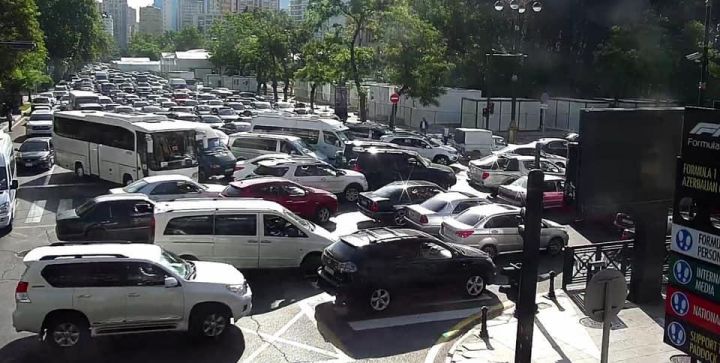 Bakıda tıxacın səbəbi açıqlanıb