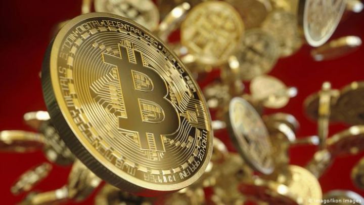Bitcoin 12%-ə yaxın ucuzlaşdı