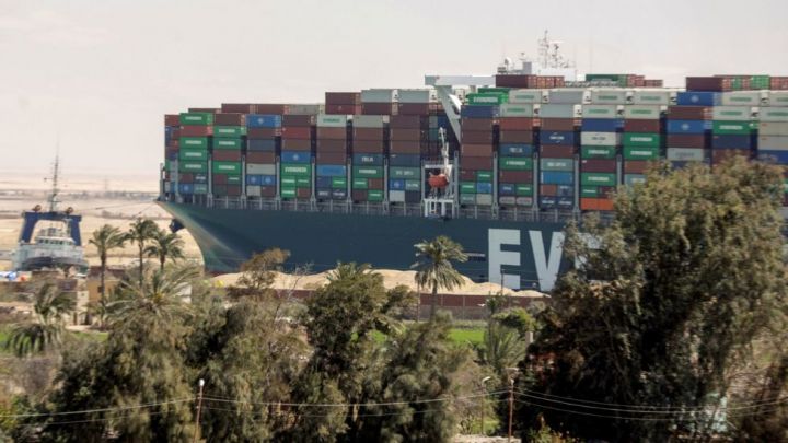 Süveyş kanalında hərəkətin 6 gün dayanmasına görə kompensasiya - 550 MİLYON DOLLAR