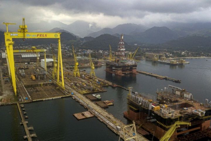 Neft bahalaşır, enerji şirkətləri isə milyardlıq paylarını satır