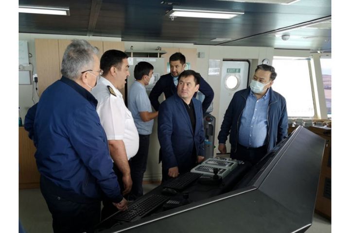 Özbəkistanın naziri “Azərbaycan” gəmi-bərəsində olub