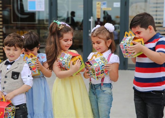 “McDonald’s Azərbaycan” şirkəti Uşaqların Beynəlxalq Müdafiəsi Günü münasibətilə xeyriyyə aksiyası keçirib – FOTO