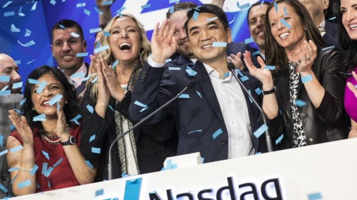 Zoom gəlirlərini 200%-ə yaxın artırıb - AMMA...