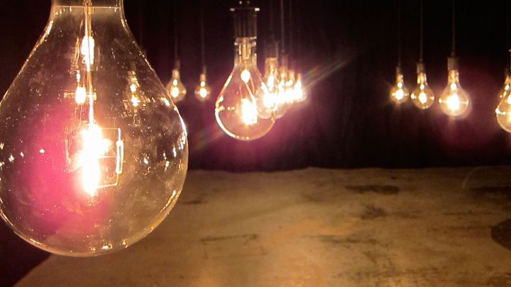 Dünyada 800 milyon insanın hələ də elektrik enerjisinə çıxışı yoxdur