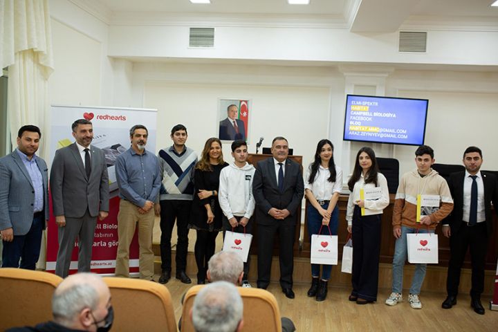 “Qırmızı ürəklər” Fondundan təhsilin inkişafına töhfə!