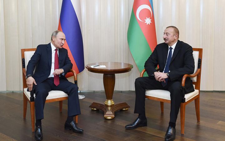 Putin Əliyevlə Ukrayna barədə söhbət etdi